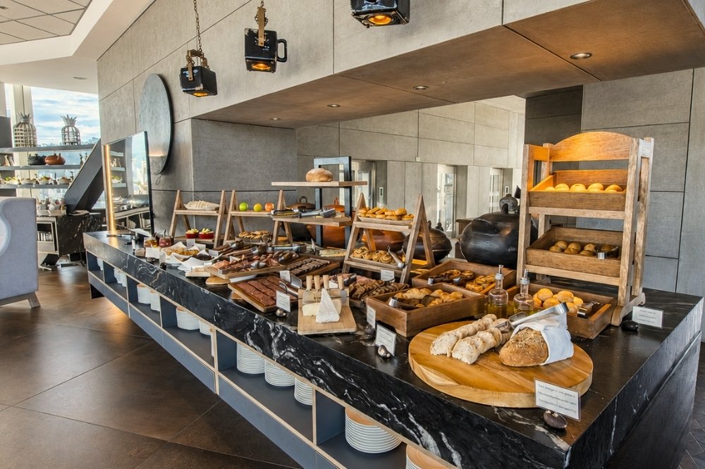 Desayuno Buffet con Vista a Quito / Breakfast with a View