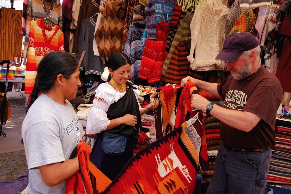 Mercado Indígena de Otavalo / Otavalo Indigenous Market · Día completo / Full Day